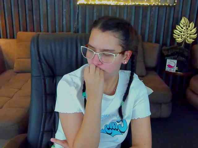Livia-Shy webcam