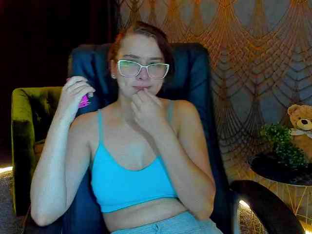 Livia-Shy webcam