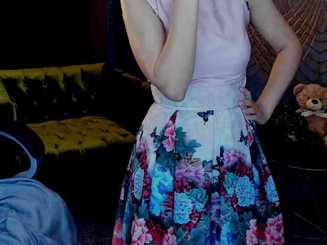 Livia-Shy webcam