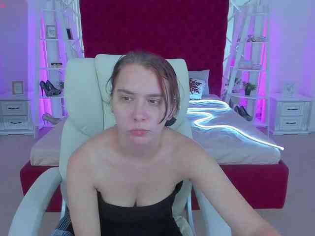 Livia-Shy webcam