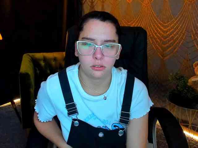 Livia-Shy webcam