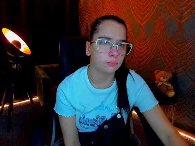 Livia-Shy webcam