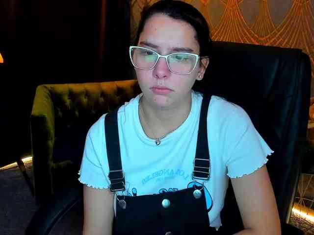 Livia-Shy webcam