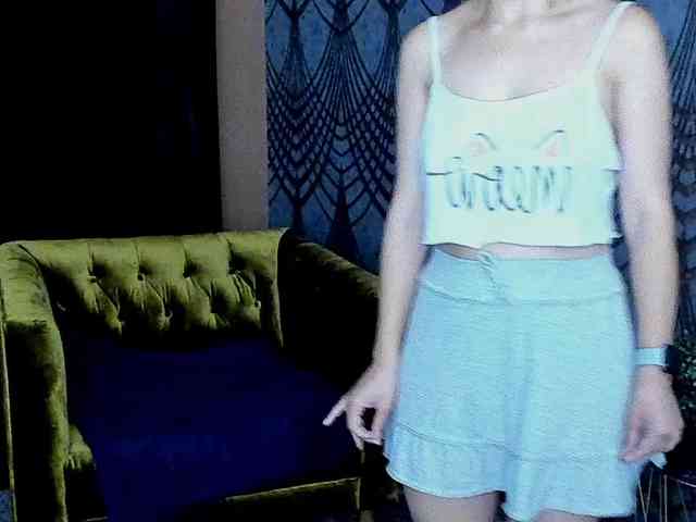 Livia-Shy webcam