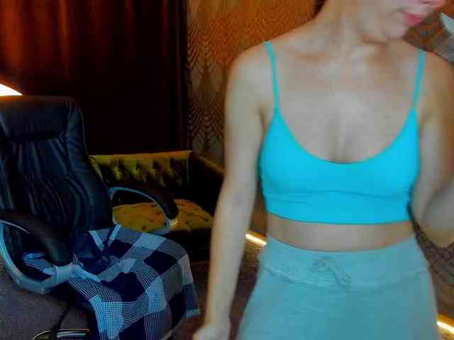 Livia-Shy webcam