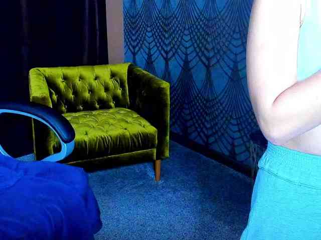 Livia-Shy webcam