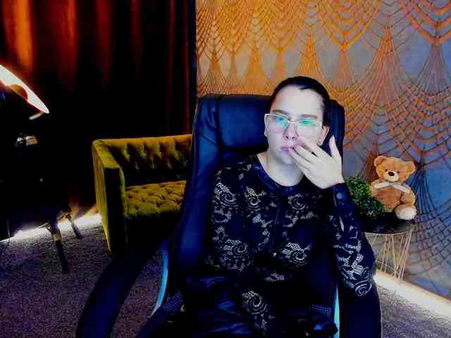 Livia-Shy webcam