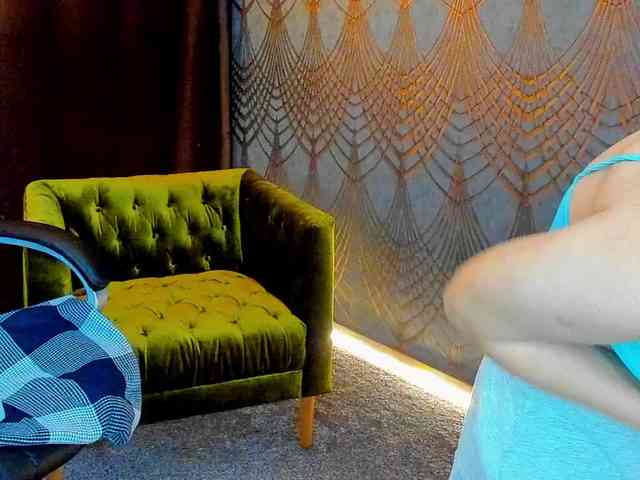 Livia-Shy webcam