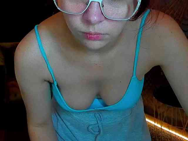 Livia-Shy webcam