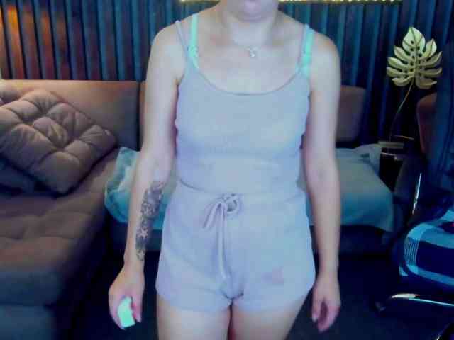 Livia-Shy webcam