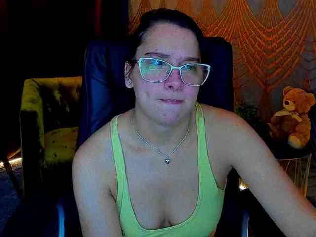 Livia-Shy webcam