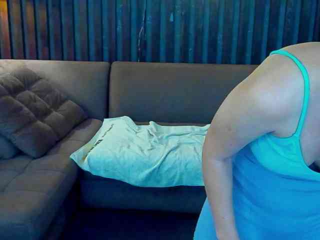 Livia-Shy webcam