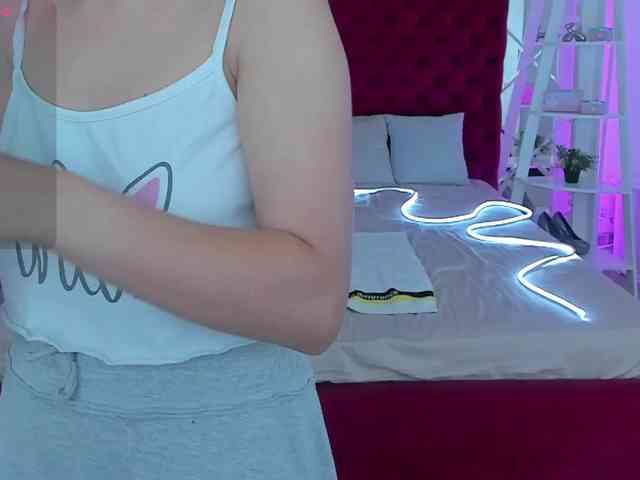Livia-Shy webcam