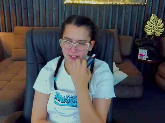 livia-shy's live room