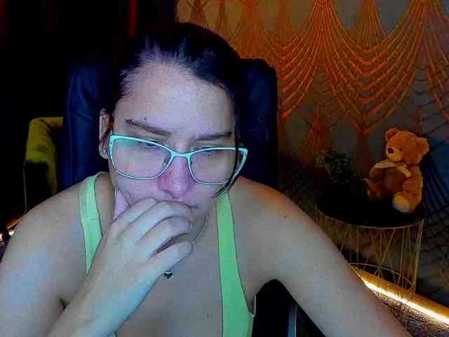 Livia-Shy webcam