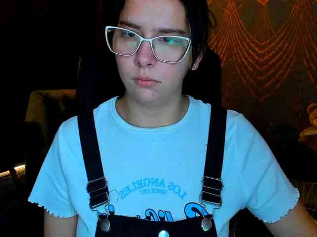 Livia-Shy webcam