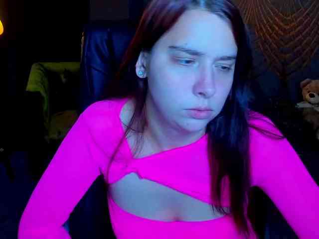 Model: Livia-Shy