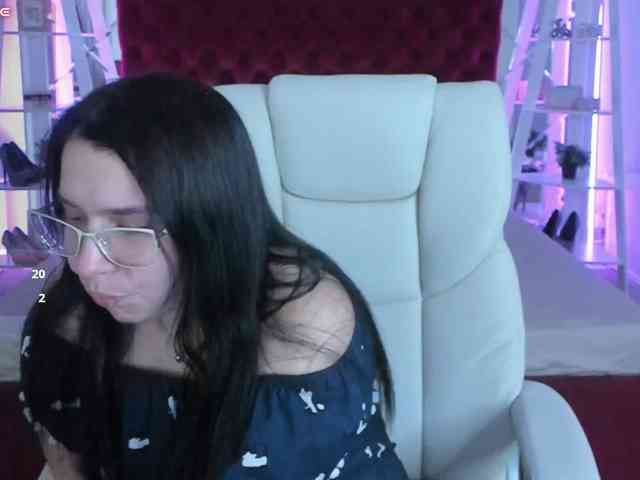 Modelo: Livia-Shy