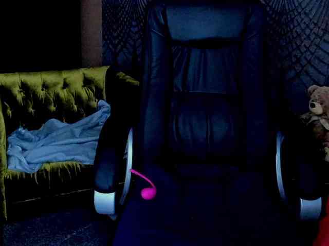 Livia-Shy webcam