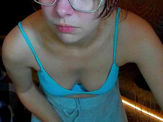 Livia-Shy webcam