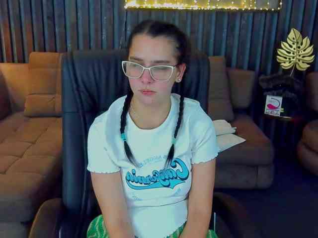 Livia-Shy webcam