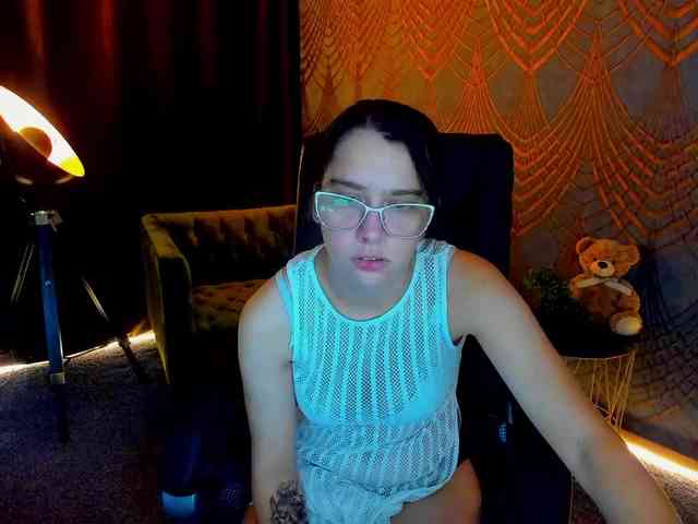 Livia-Shy webcam