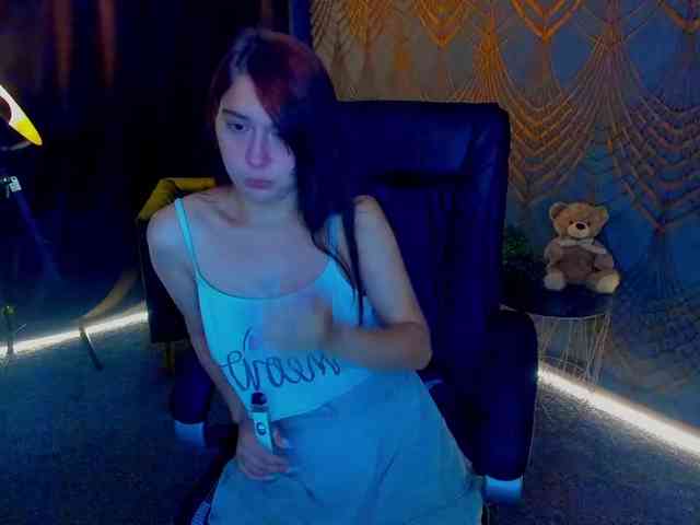 Livia-Shy webcam
