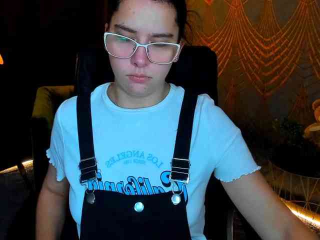 Livia-Shy webcam