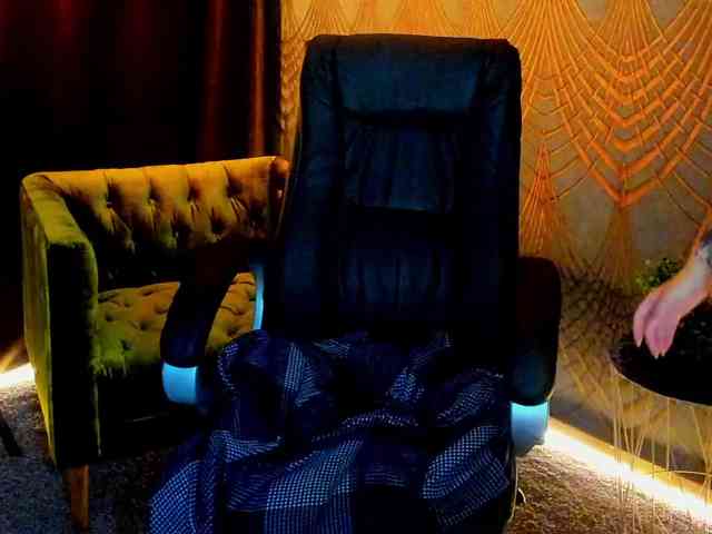 Livia-Shy webcam
