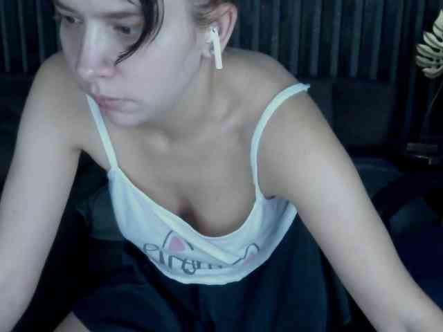 Livia-Shy webcam