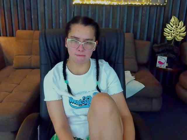 Livia-Shy webcam