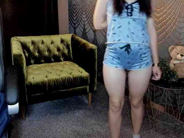 Livia-Shy webcam
