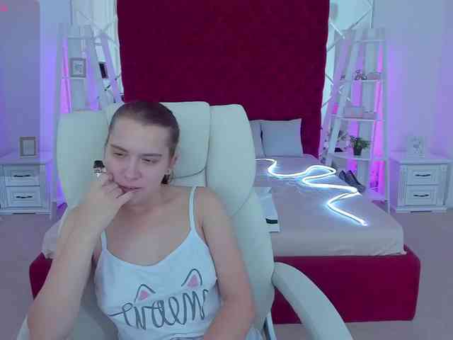 Livia-Shy webcam