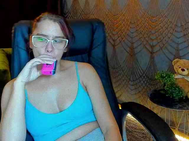 Livia-Shy webcam