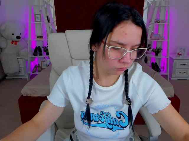 Livia-Shy webcam