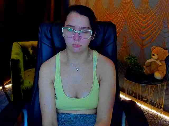 Livia-Shy webcam