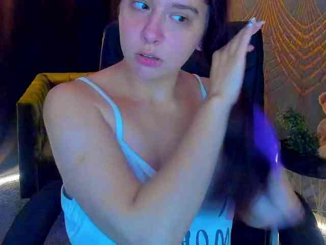 Livia-Shy webcam