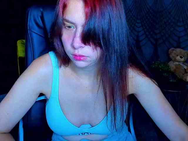 Livia-Shy webcam