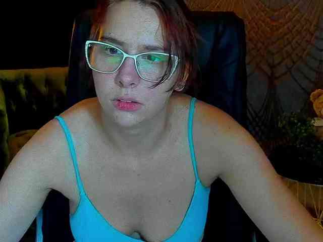 Livia-Shy webcam