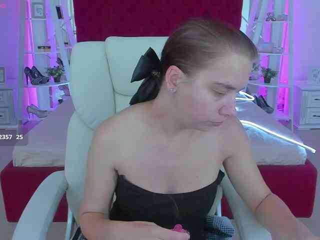 Livia-Shy webcam
