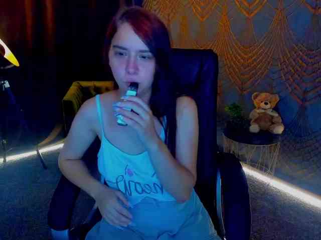 Livia-Shy webcam