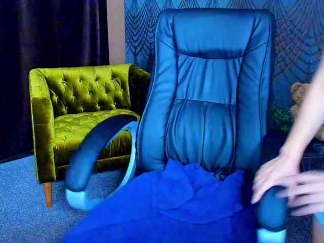 Livia-Shy webcam