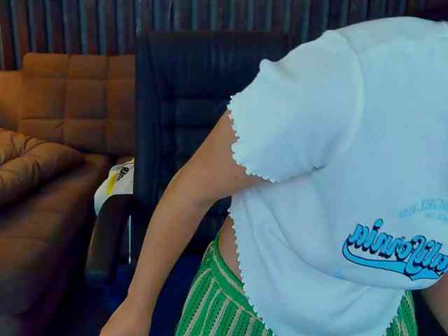 Livia-Shy webcam