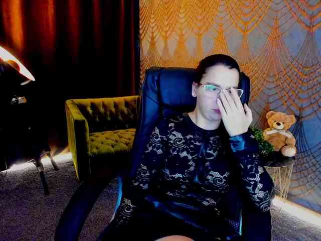 Livia-Shy webcam