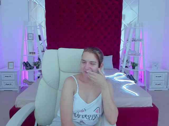 Livia-Shy webcam