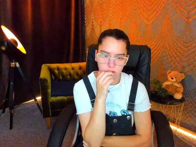 Livia-Shy webcam