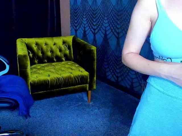 Livia-Shy webcam