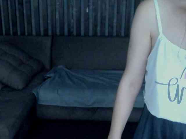 Livia-Shy webcam