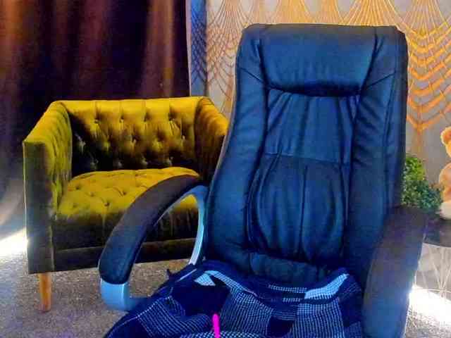 Livia-Shy webcam