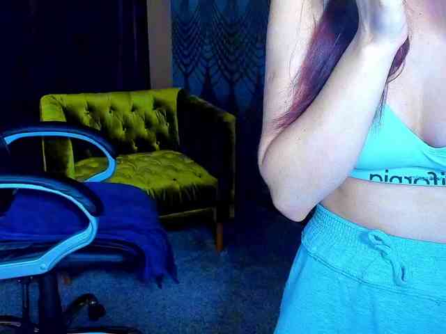 Livia-Shy webcam